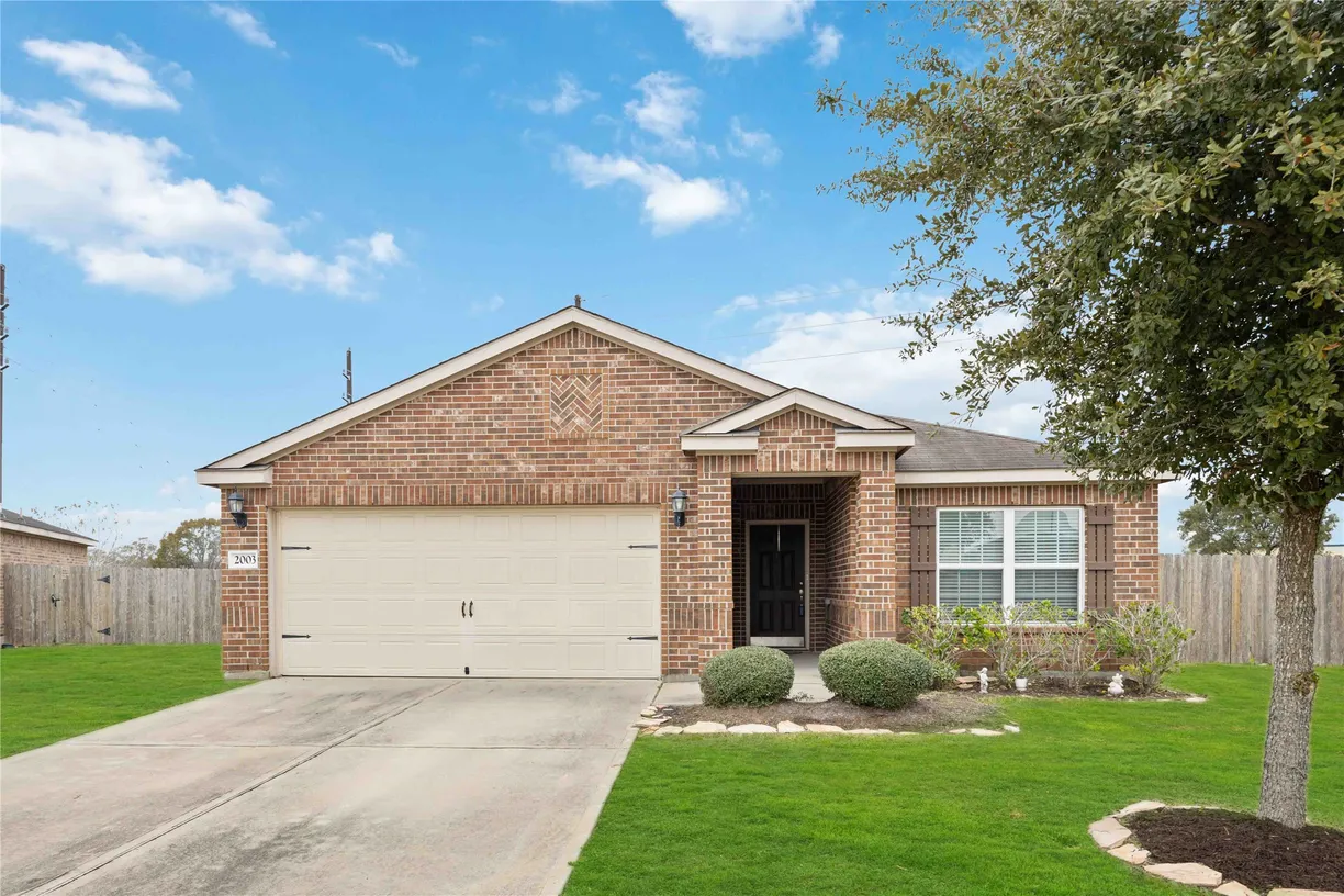Houston Real Estate | View 2003 Heath Ridge Lane | 3 Beds, 2 Baths