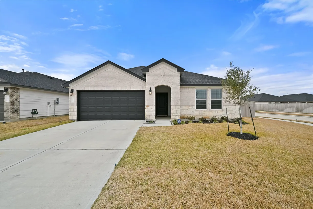 Houston Real Estate | View 1139 Hughes Crossing Drive | 4 Beds, 2 Baths