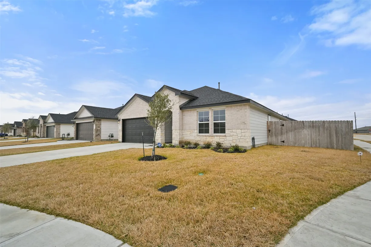 Houston Real Estate | View 1139 Hughes Crossing Drive | Listing