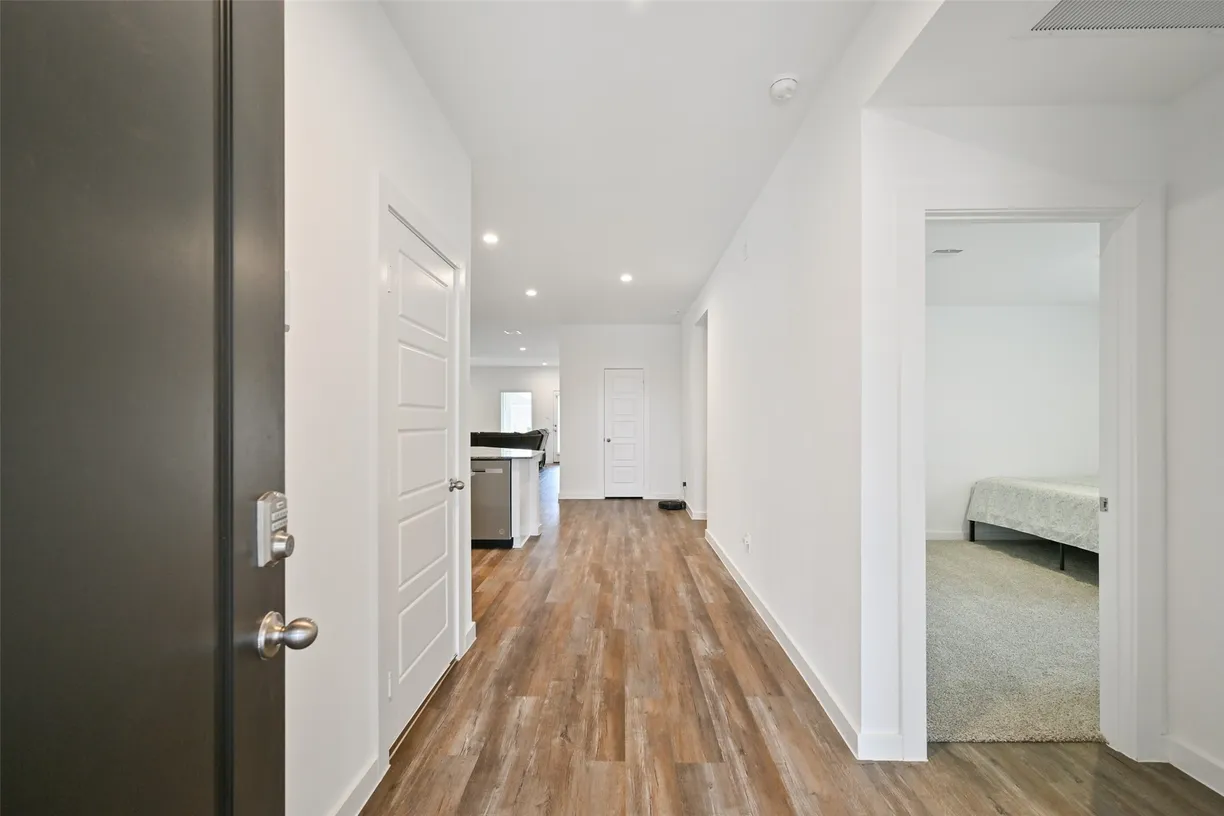 Houston Real Estate | View 1139 Hughes Crossing Drive | Listing