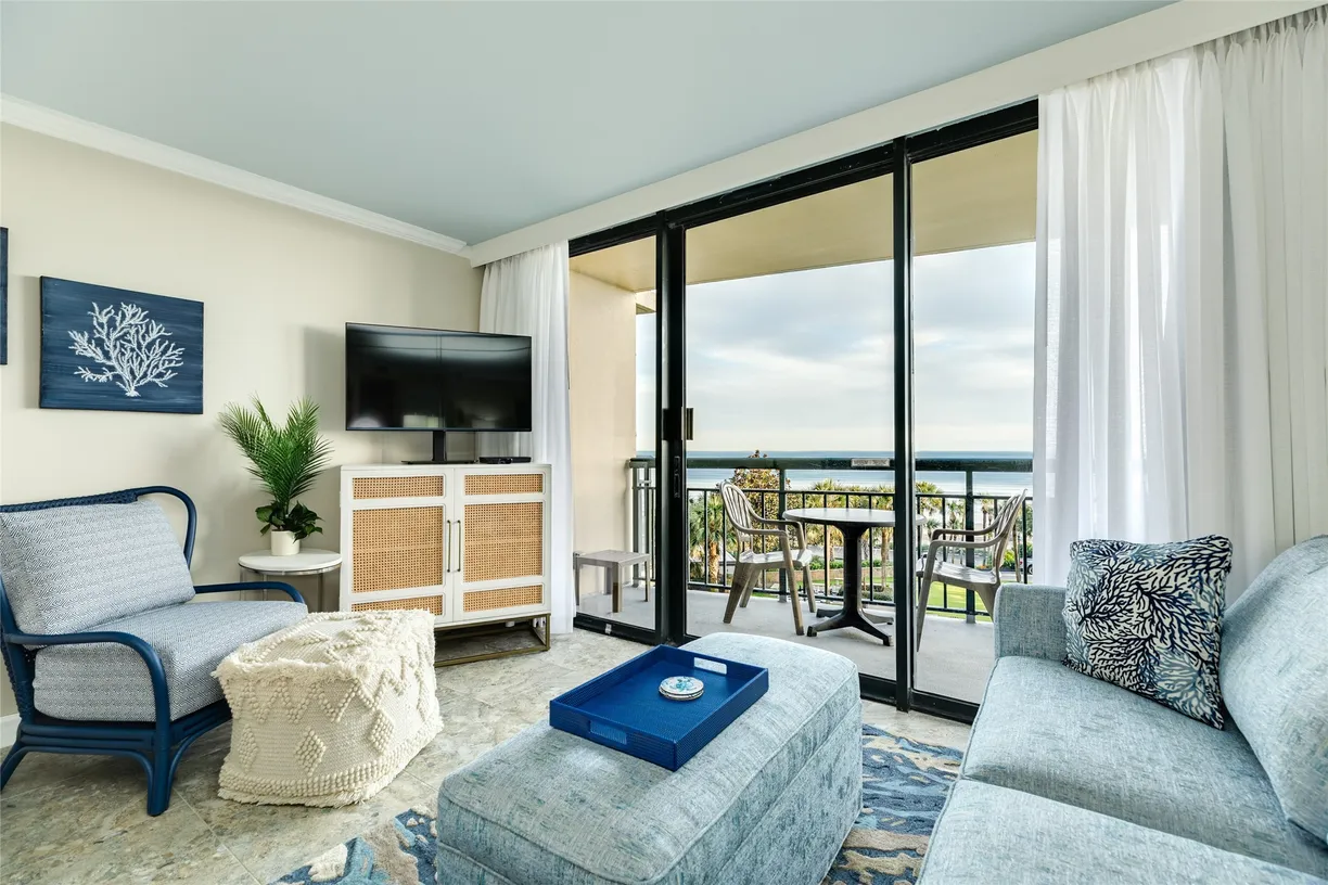 Houston Real Estate | View 5220 Seawall Boulevard, 632B | 1 Bath