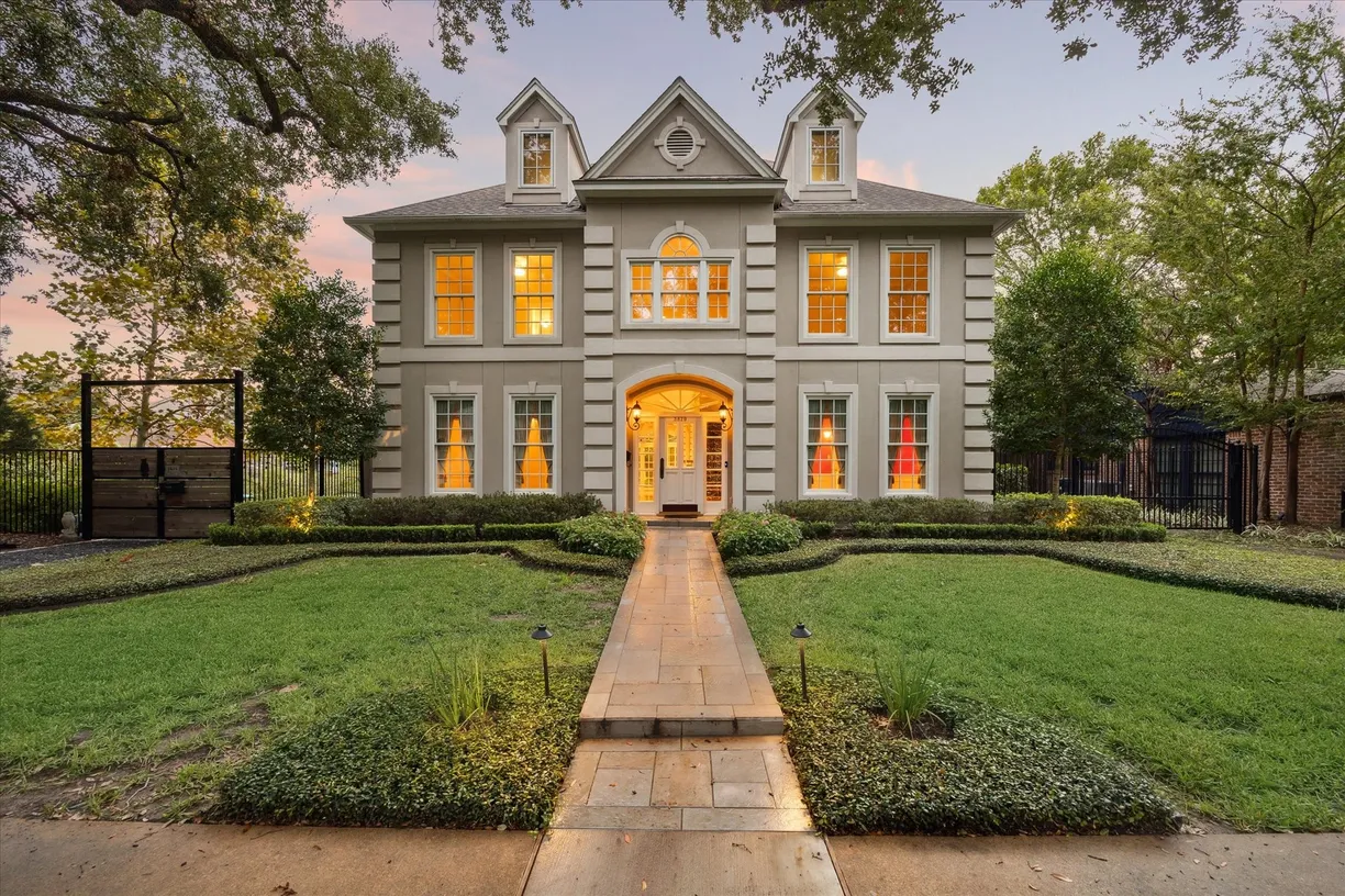 Houston Real Estate | View 3829 Meadow Lake Lane | 4 Beds, 3 Baths