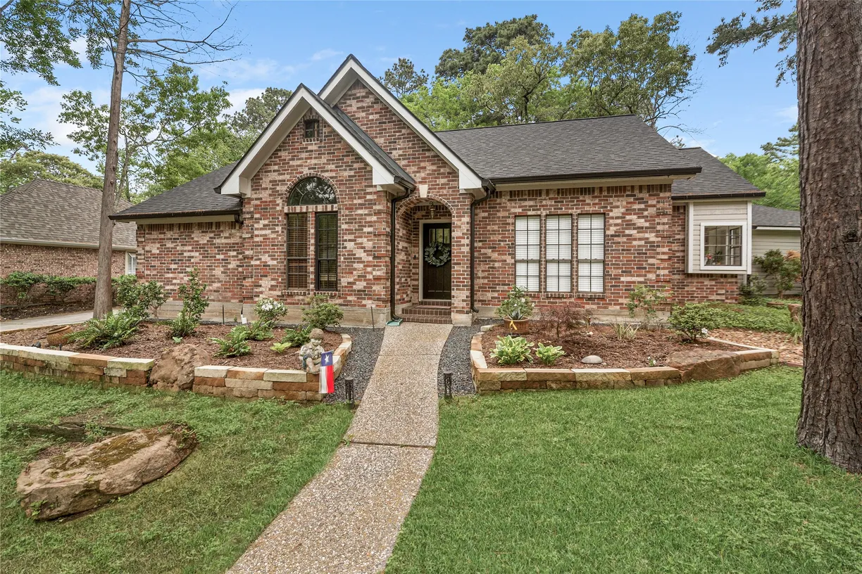 The Woodlands Real Estate | View 2 Cattail Place | 4 Beds, 2 Baths