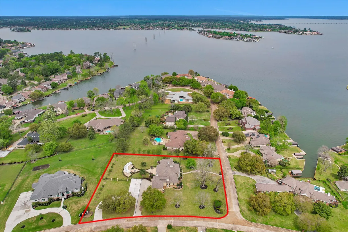 Houston Real Estate | View 118 Waterfront Drive | Listing