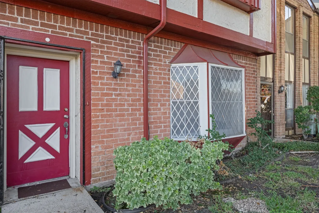 Houston Real Estate | View 7700 Creekbend Drive, 51 | 3 Beds, 2 Baths