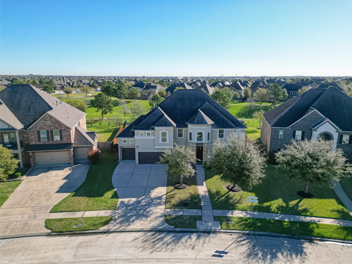 Houston Real Estate | View 10018 Durango Path Lane | 7 Beds, 4 Baths