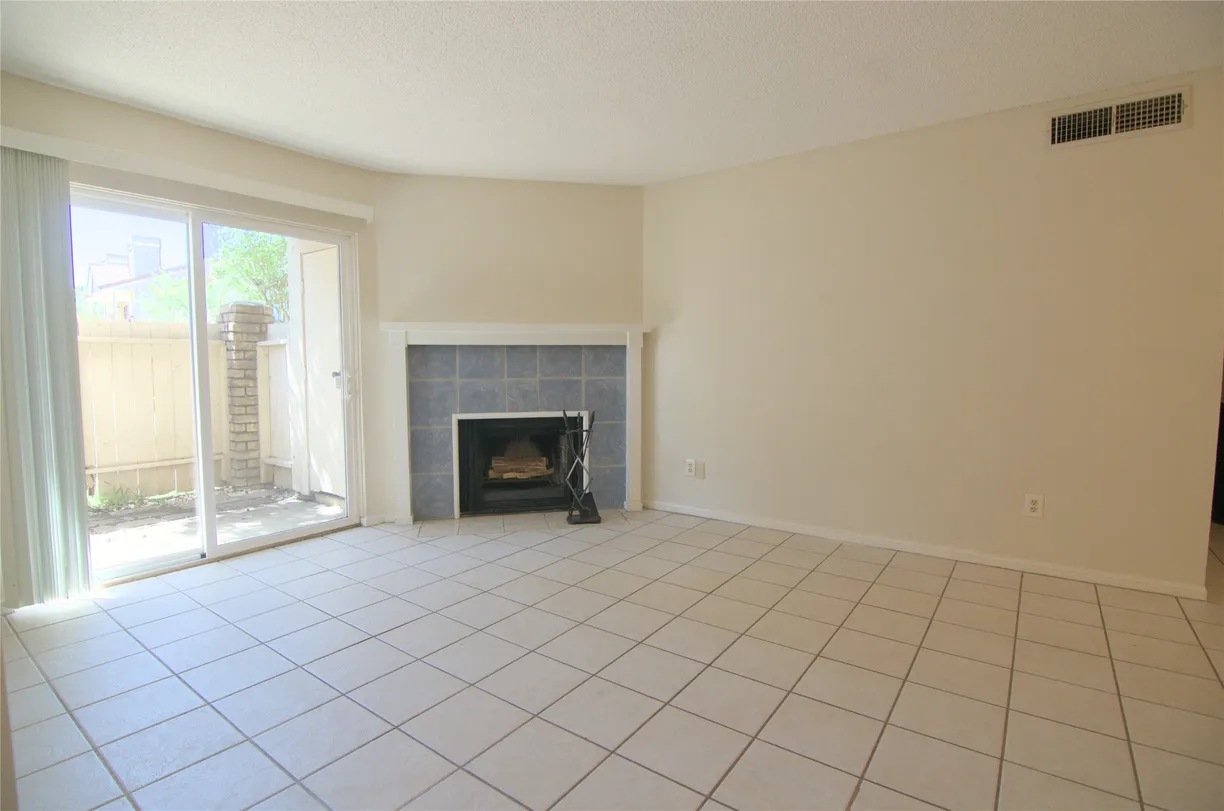 Houston Real Estate | View 2120 El Paseo Street, 3009 | Listing