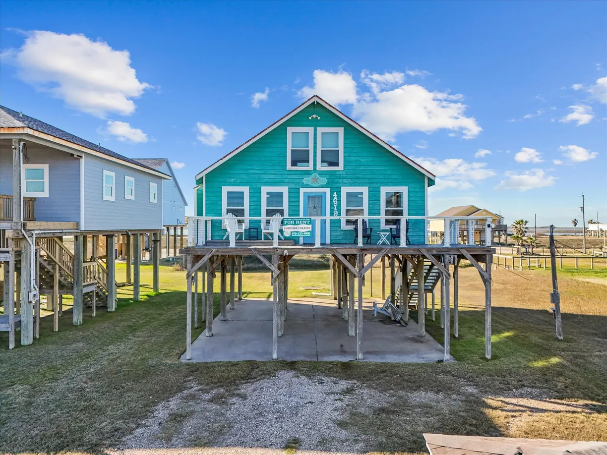 Houston Suburbs Real Estate | View 4619 Blue Water Highway | 2 Beds, 1 Bath
