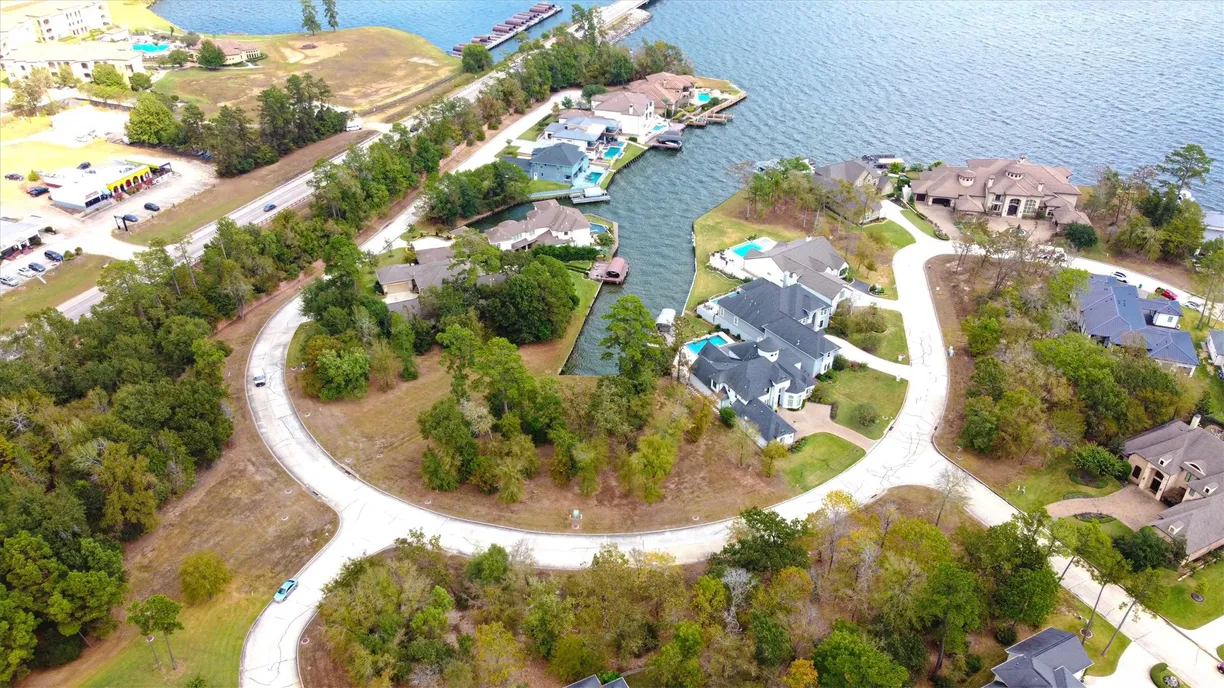 Houston Real Estate | View 174 Bentwater Bay Drive | Listing