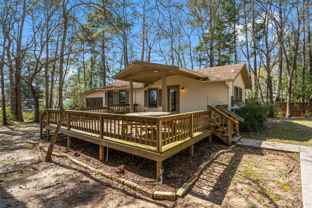 The Woodlands Real Estate | View 812 Lake Livingston Boulevard | 1 Bed, 1 Bath