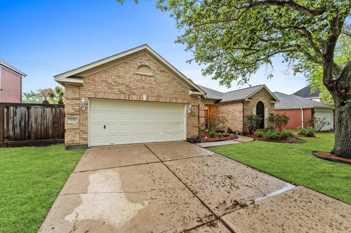 Houston Real Estate | View 7131 Red Coral Drive | Listing