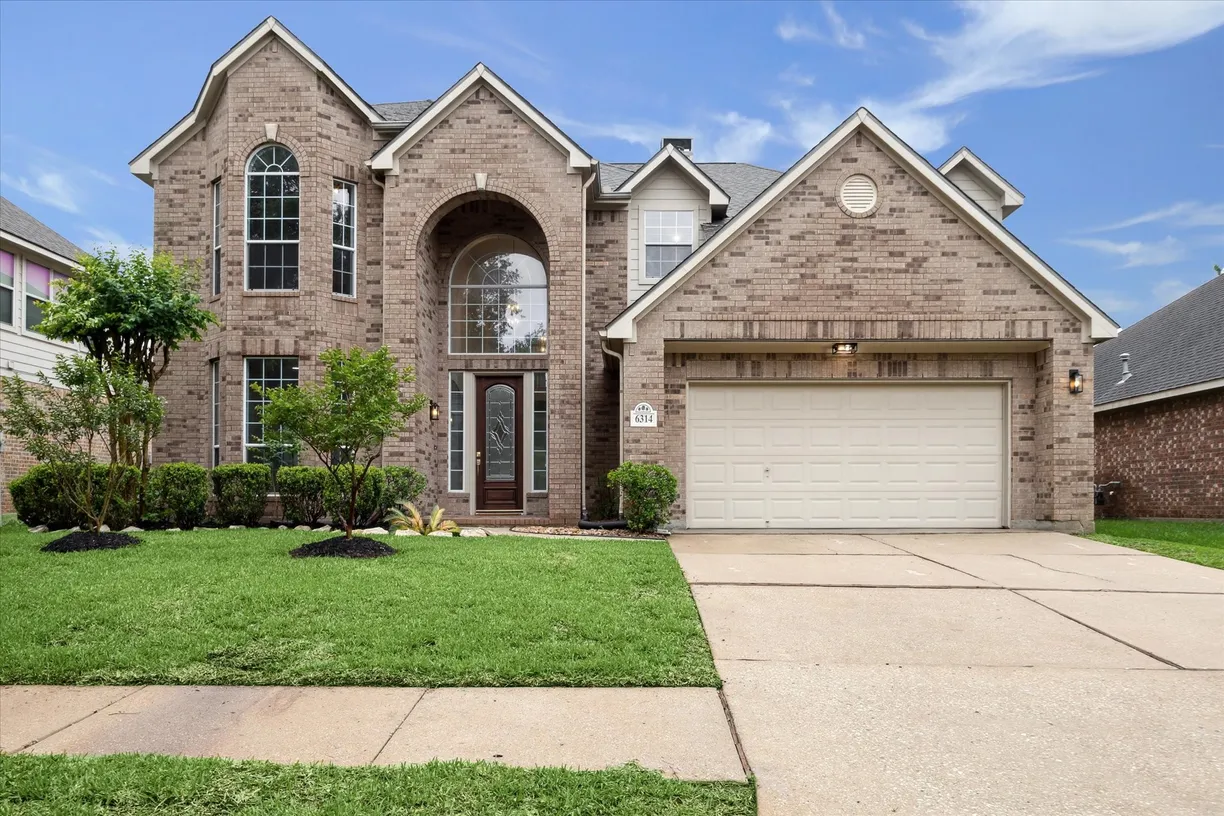 Houston Real Estate | View 6314 Canyon Chase Drive | 5 Beds, 3 Baths