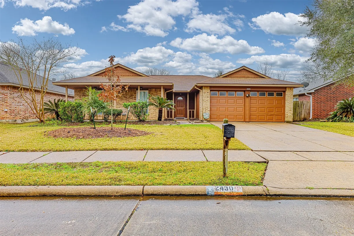 Houston Real Estate | View 2430 Willow Bend Drive | 3 Beds, 2 Baths