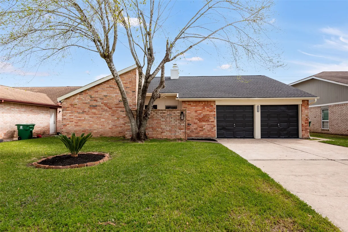 Houston Suburbs Real Estate | View 16419 Lost Quail Drive | 3 Beds, 2 Baths