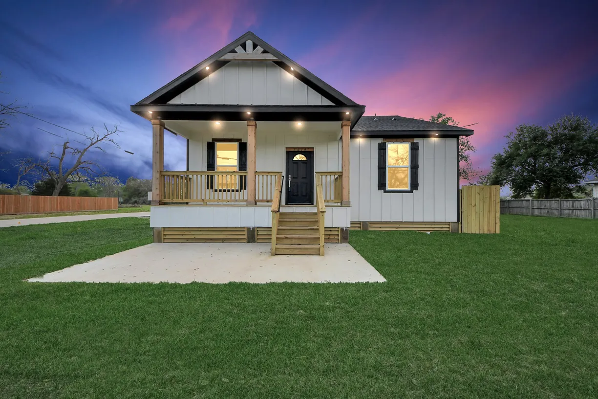 Houston Real Estate | View 2718 Ave F Street | 3 Beds, 2 Baths