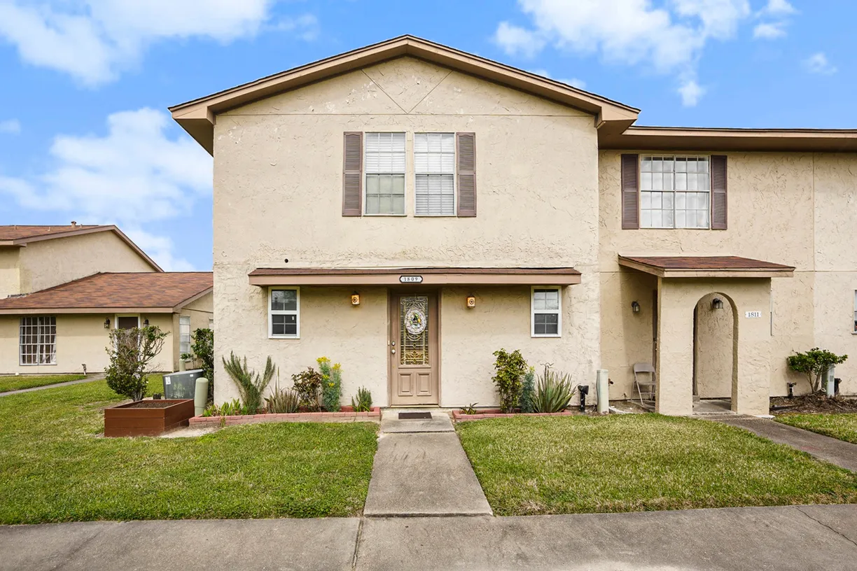 Houston Real Estate | View 1809 Country Village Boulevard | 3 Beds, 2 Baths