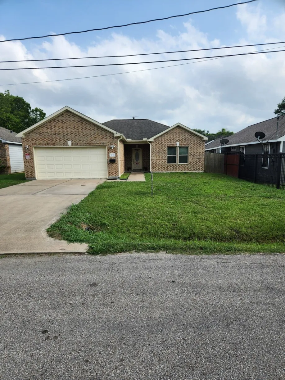Houston Real Estate | View 4212 Knoxville Street | 4 Beds, 2 Baths