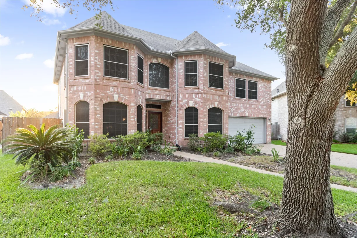 Houston Real Estate | View 2529 La Rochelle Ct | 5 Beds, 3 Baths