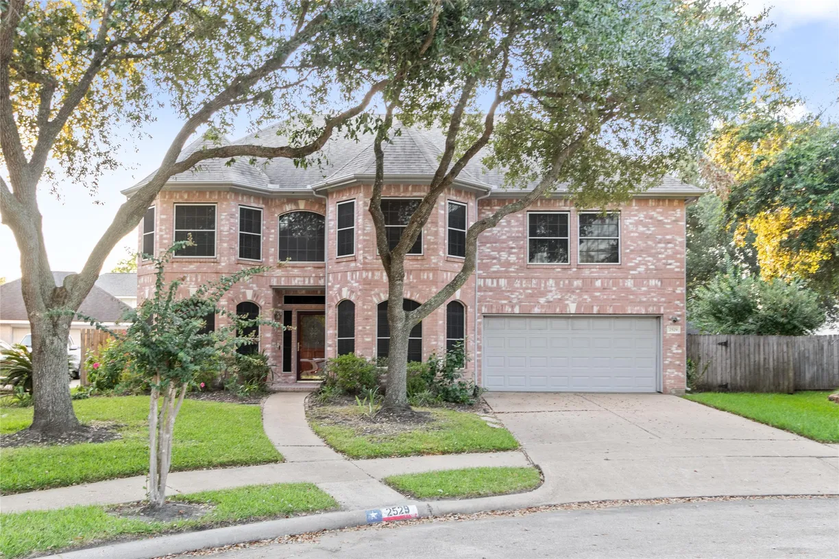 Houston Real Estate | View 2529 La Rochelle Ct | Listing
