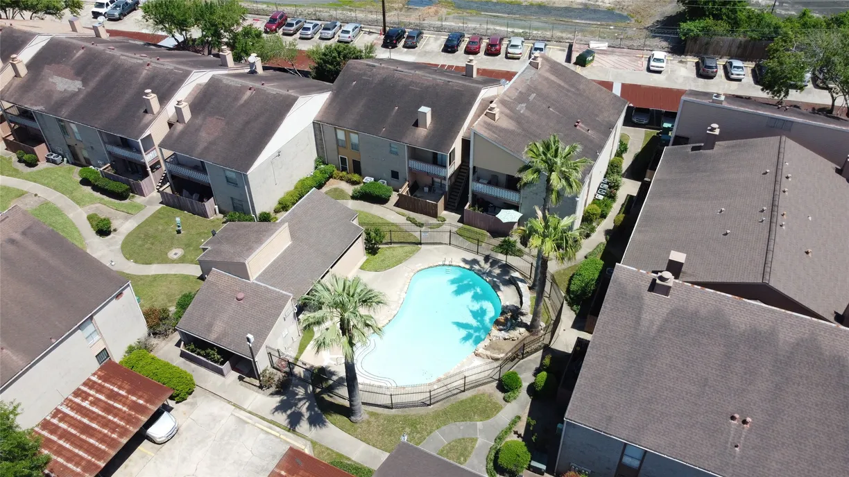 Houston Real Estate | View 10203 Forum Park Drive, 114 | 1 Bed, 1 Bath