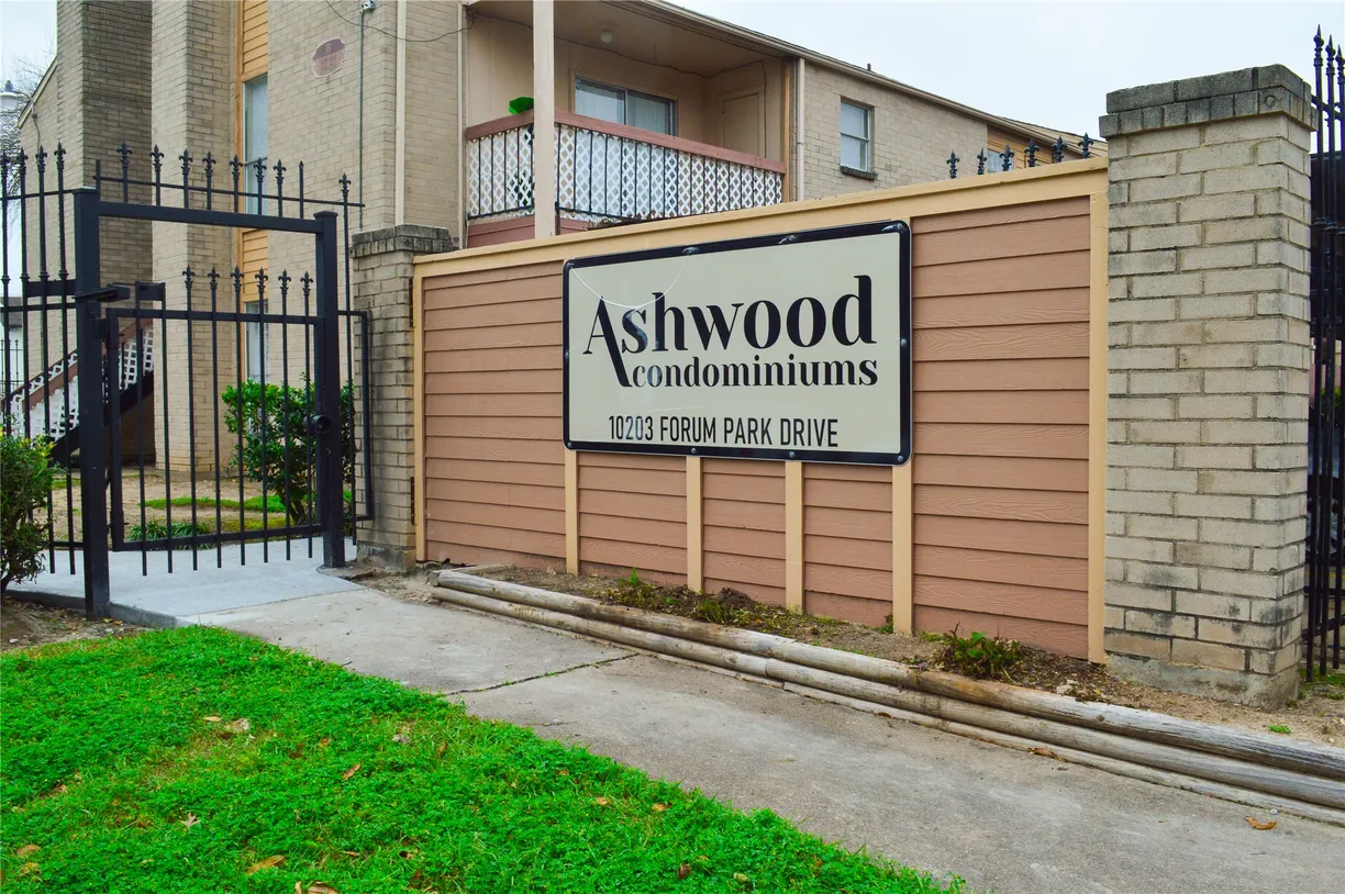 Houston Real Estate | View 10203 Forum Park Drive, 114 | Listing