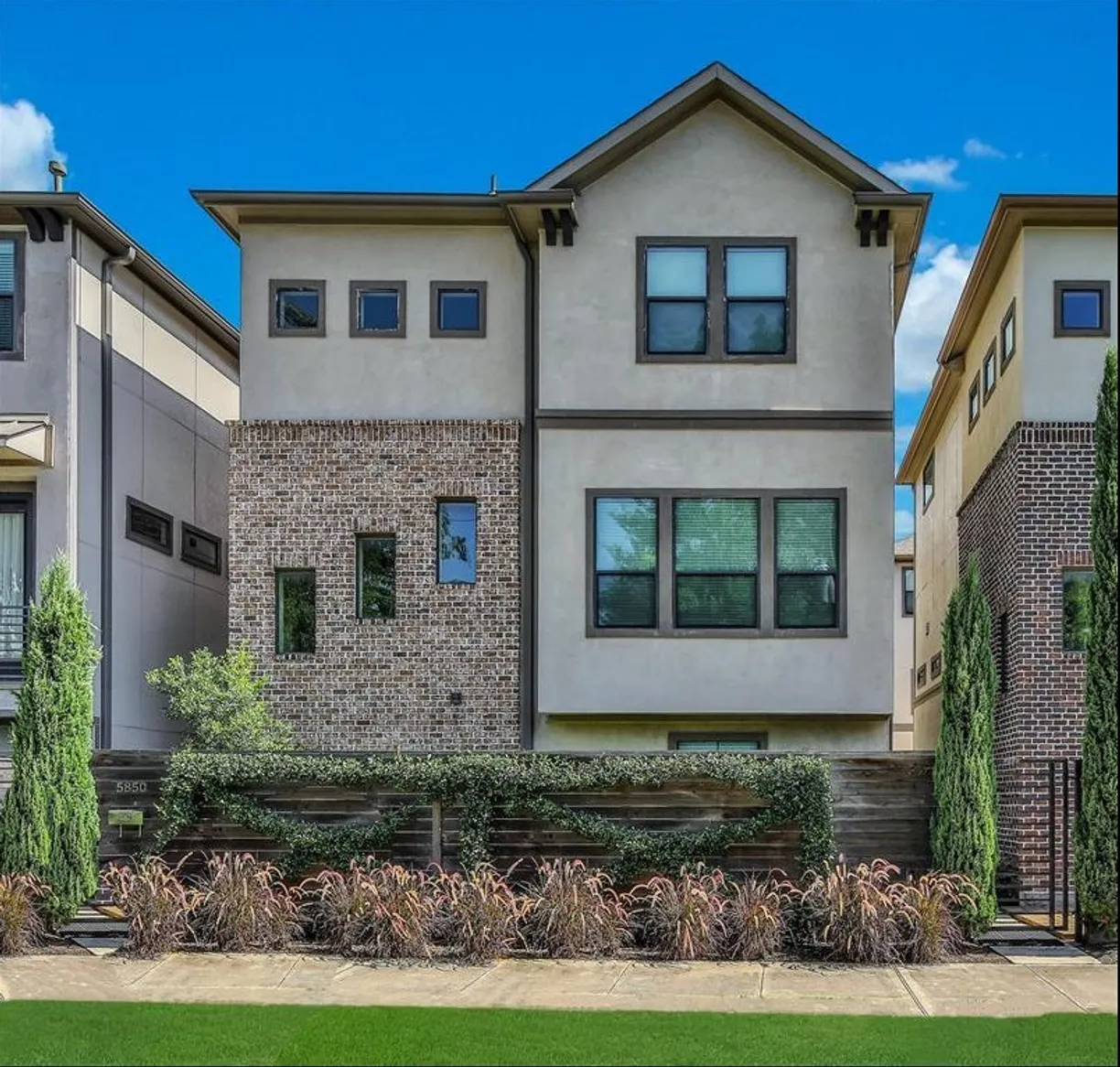Houston Real Estate | View 5850 Petty Street | 4 Beds, 3 Baths