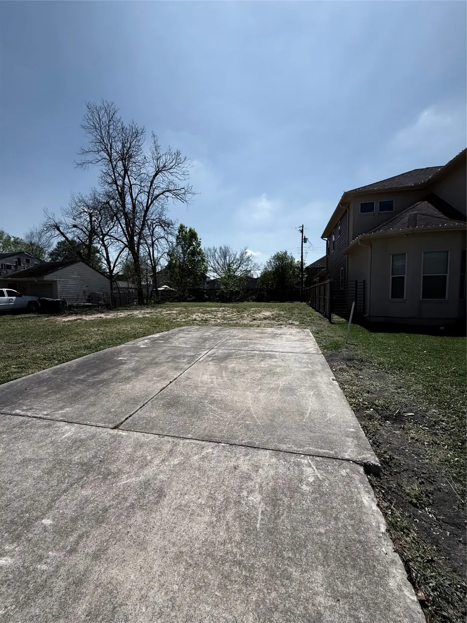 Houston Real Estate | View 4125 Woodcraft Street | Listing