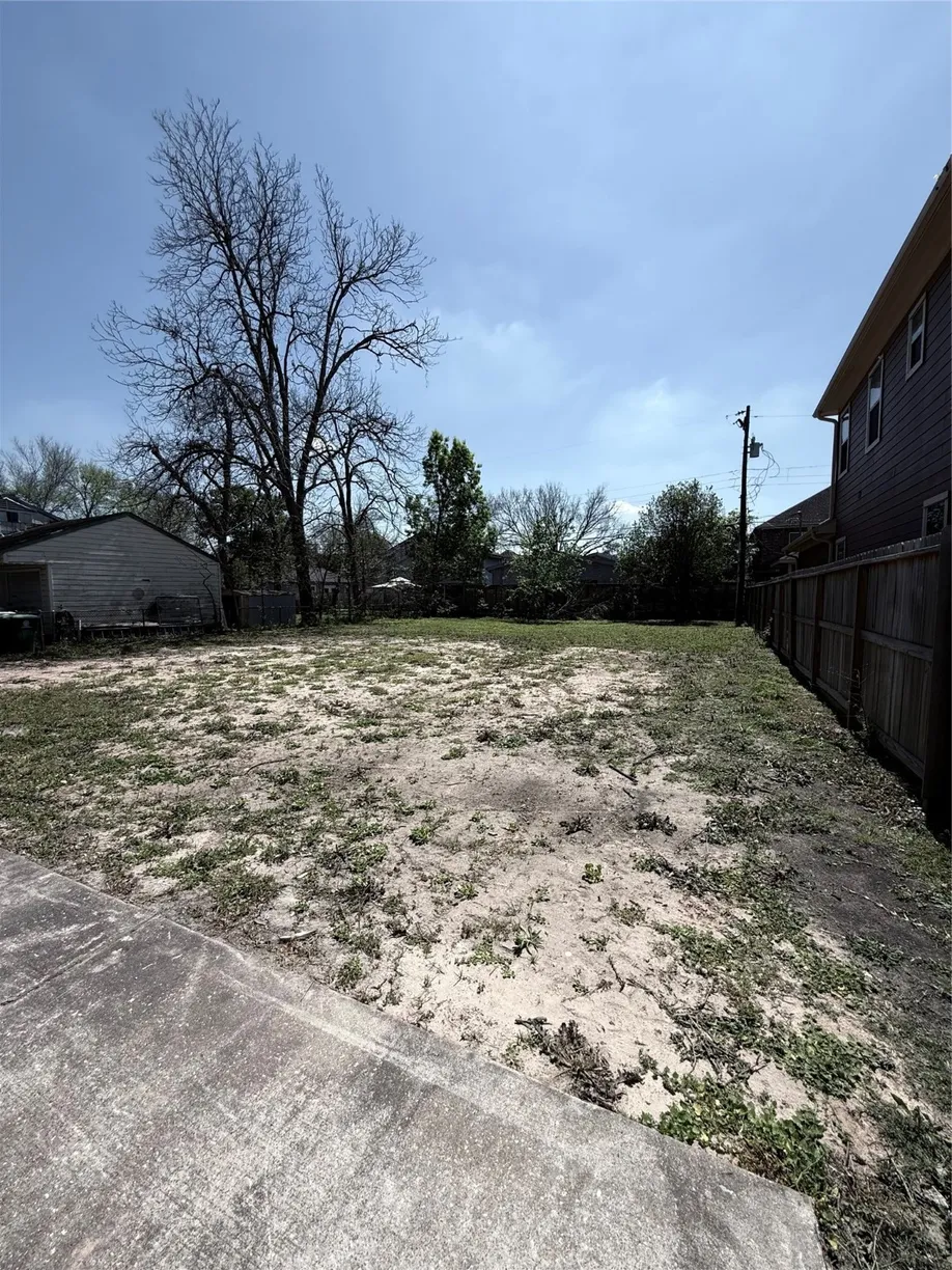 Houston Real Estate | View 4125 Woodcraft Street | Listing