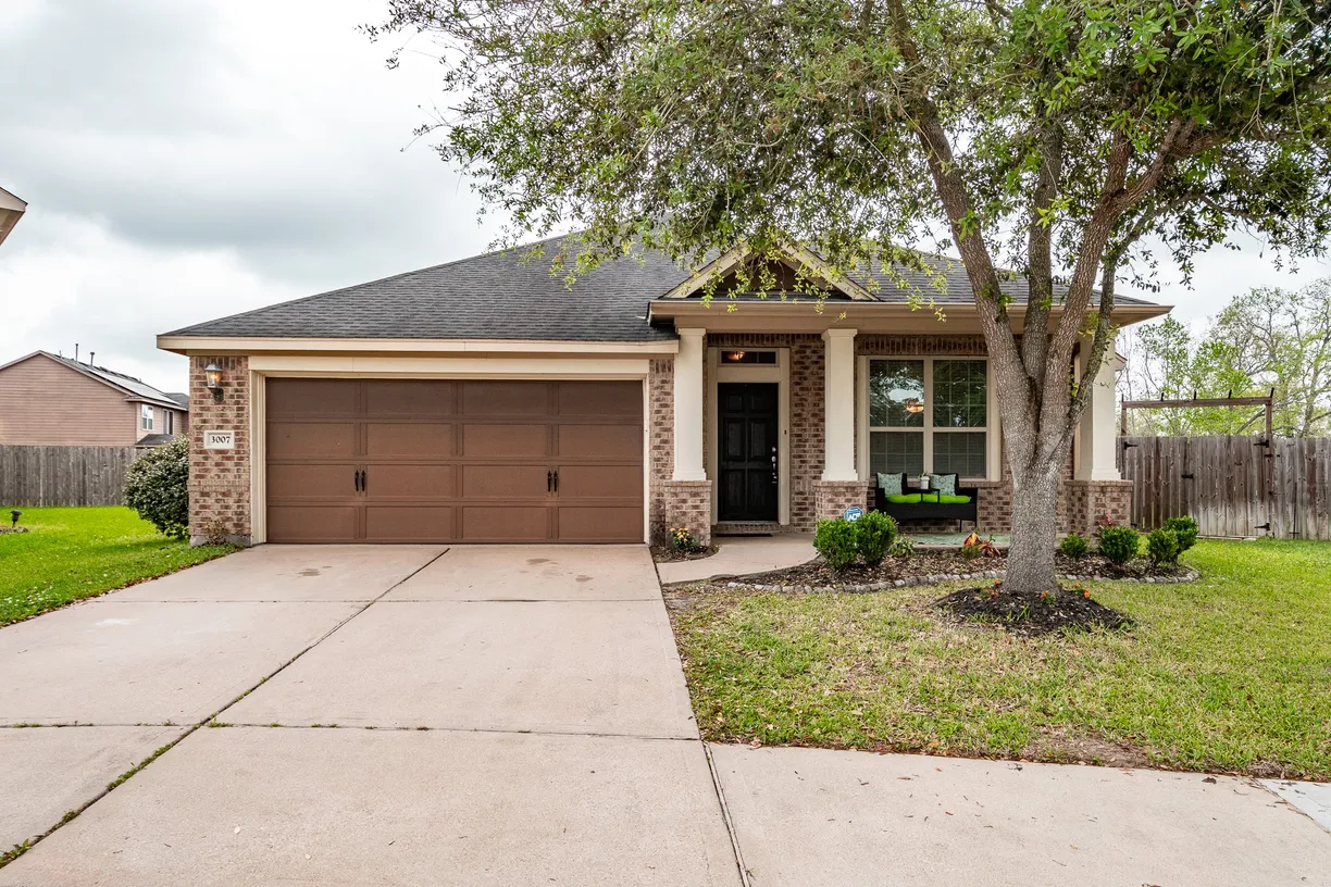Houston Suburbs Real Estate | View 3007 Hurst Green Lane | 3 Beds, 2 Baths