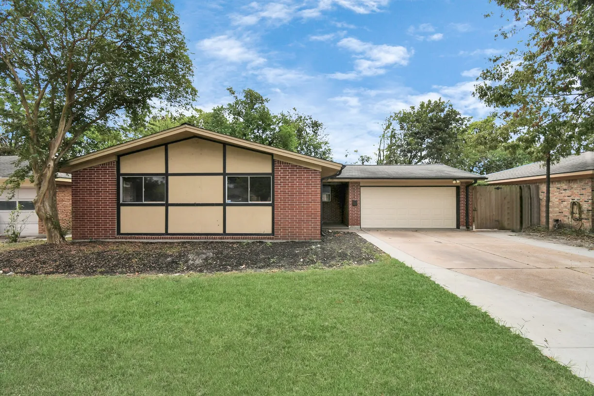 Houston Real Estate | View 811 Mosher Lane | 3 Beds, 1 Bath