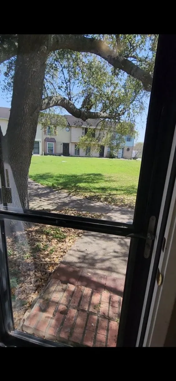 Houston Suburbs Real Estate | View 6989 Chasewood Drive | 3 Beds, 3 Baths