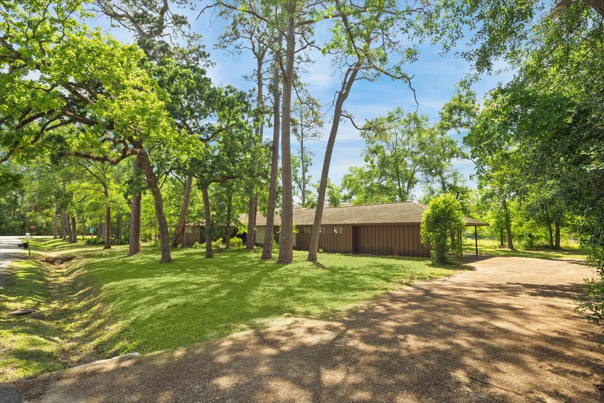 Houston Real Estate | View 3 Valley Forge Drive | Listing