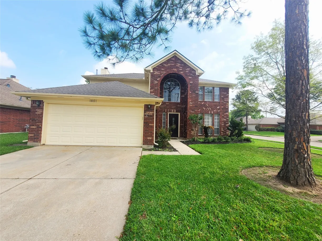Houston Real Estate | View 1801 Oakbrook Circle | 3 Beds, 2 Baths