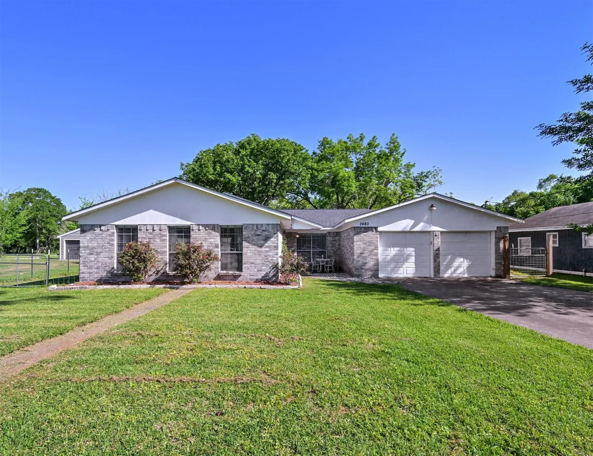 Houston Real Estate | View 2480 W Shane Street | 3 Beds, 2 Baths