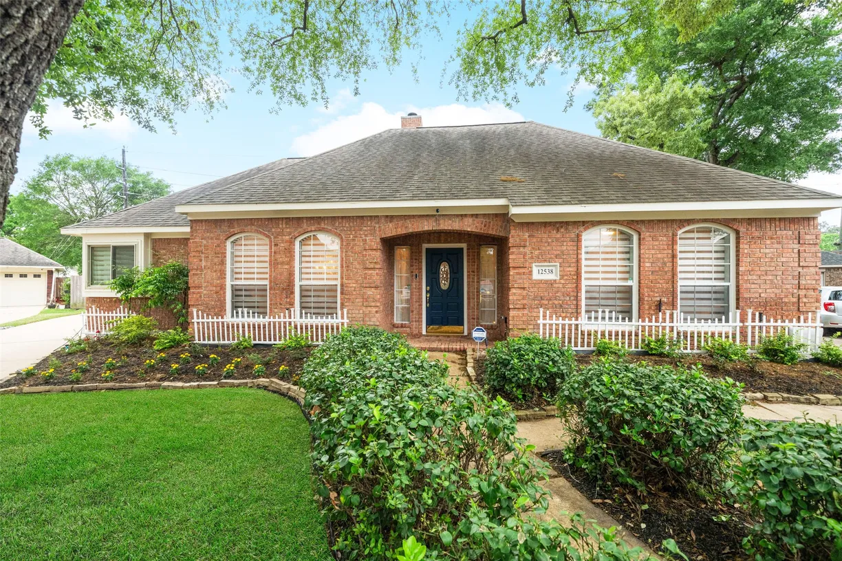 Houston Real Estate | View 12538 W Pavilion Court | 5 Beds, 3 Baths