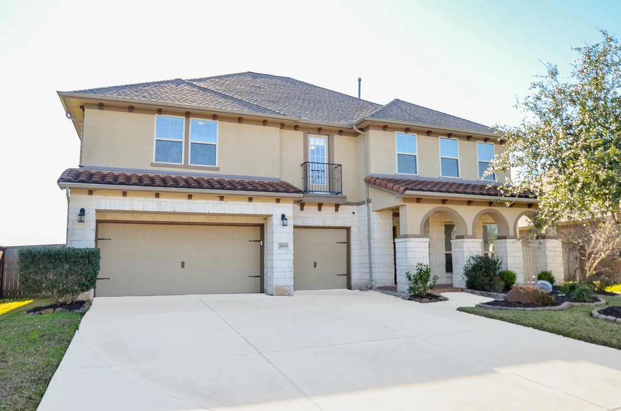 Houston Real Estate | View 2109 Sunset Terrace Lane | 5 Beds, 3 Baths