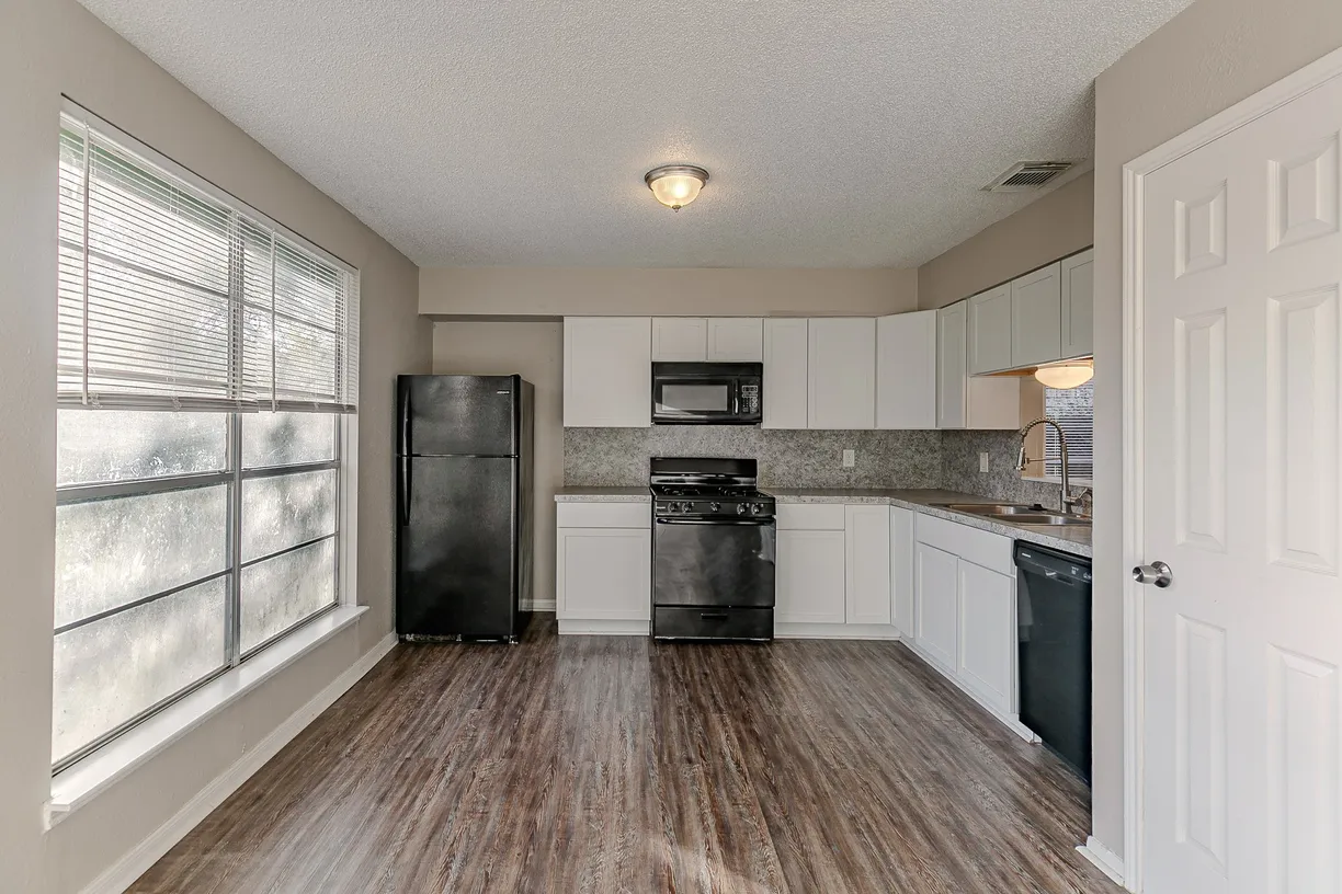 Houston Suburbs Real Estate | View 15927 Kenbrook Drive | Listing