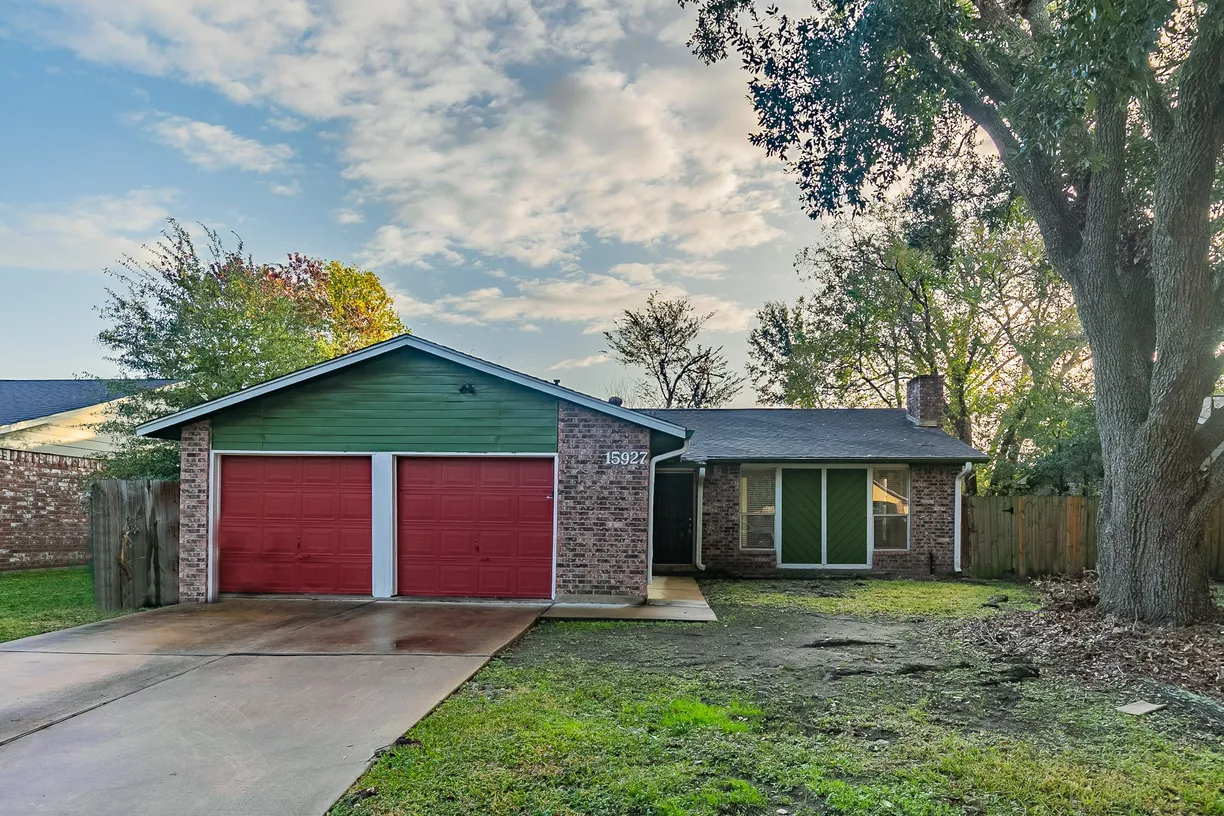 Houston Suburbs Real Estate | View 15927 Kenbrook Drive | 3 Beds, 2 Baths