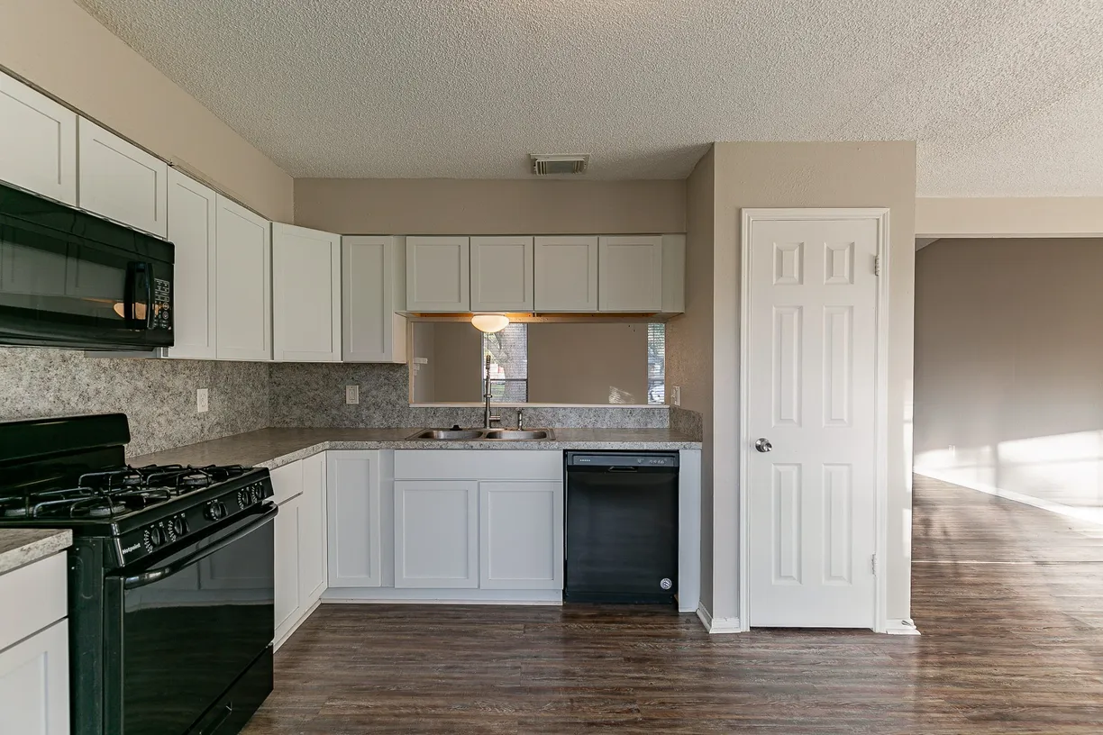 Houston Suburbs Real Estate | View 15927 Kenbrook Drive | Listing