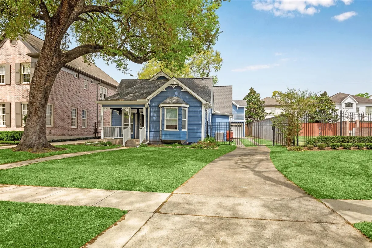 Houston Real Estate | View 3732 Harper Street | 2 Beds, 2 Baths
