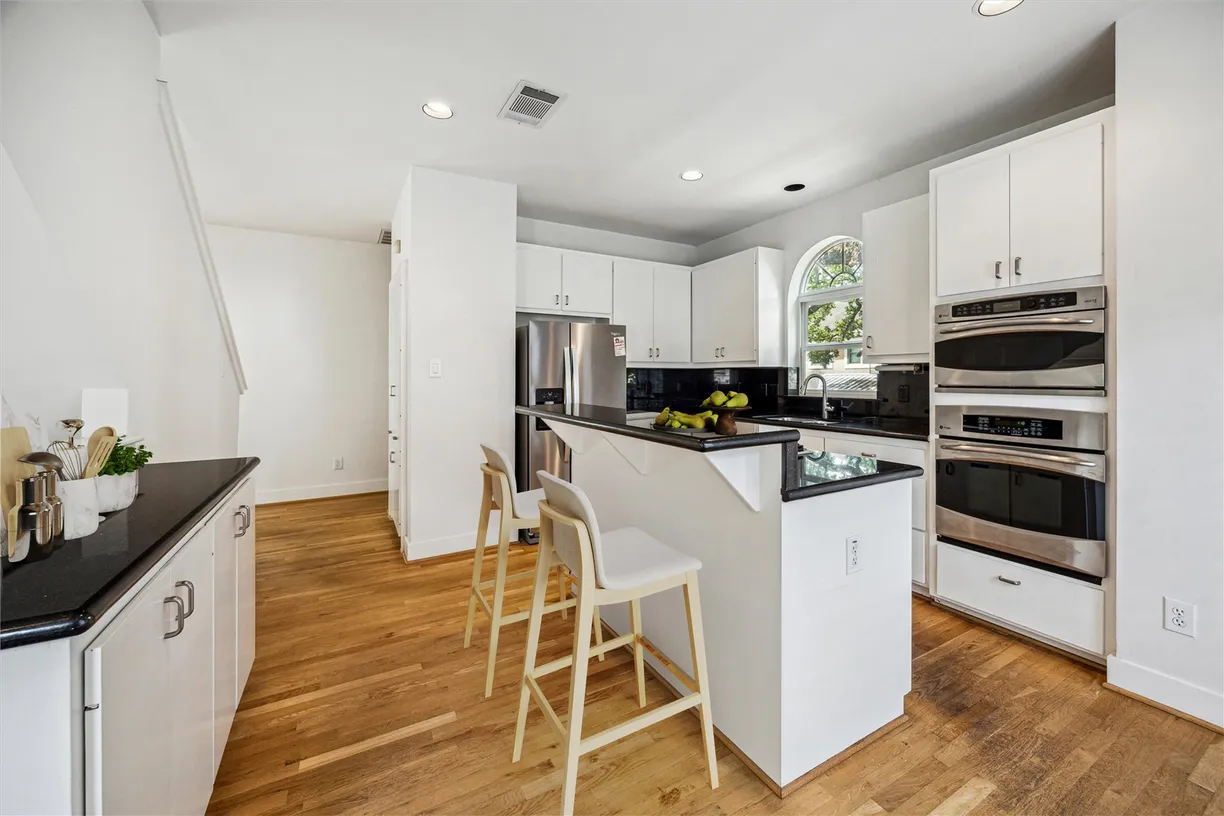 Houston Real Estate | View 242 Knox Street | Listing