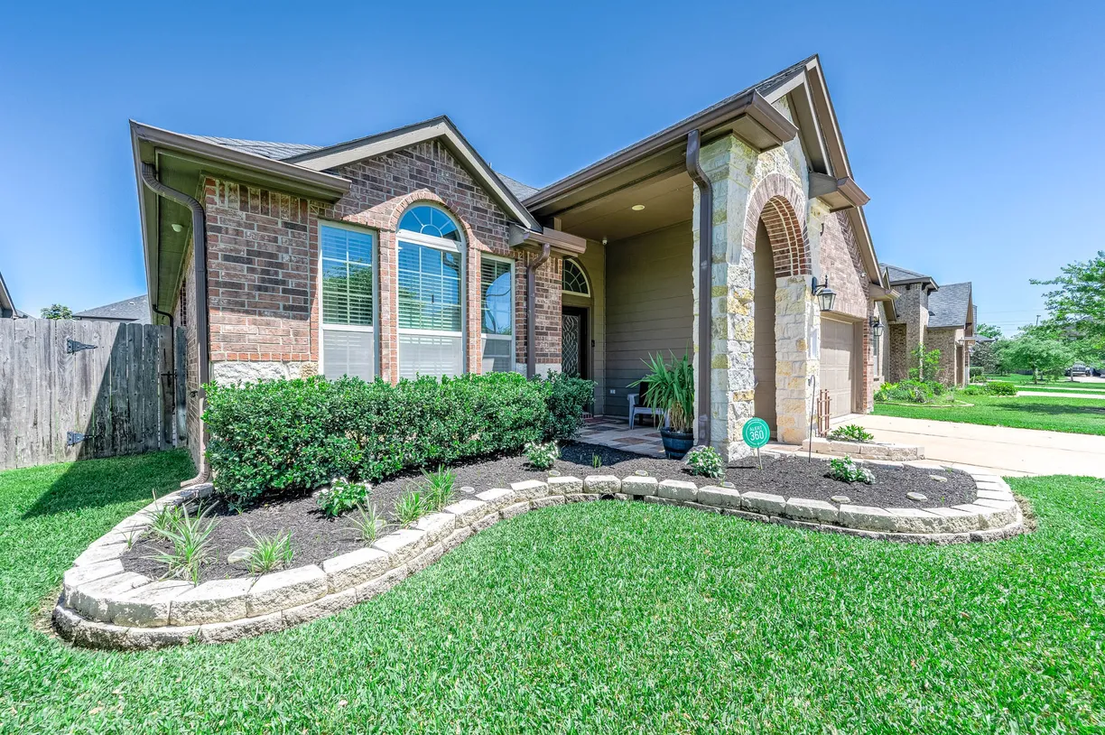 Houston Real Estate | View 9707 Sumter Court | Listing