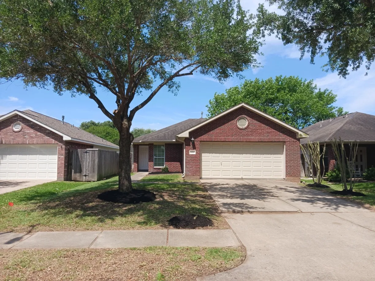 Houston Real Estate | View 131 Thunder Basin Drive | 3 Beds, 2 Baths