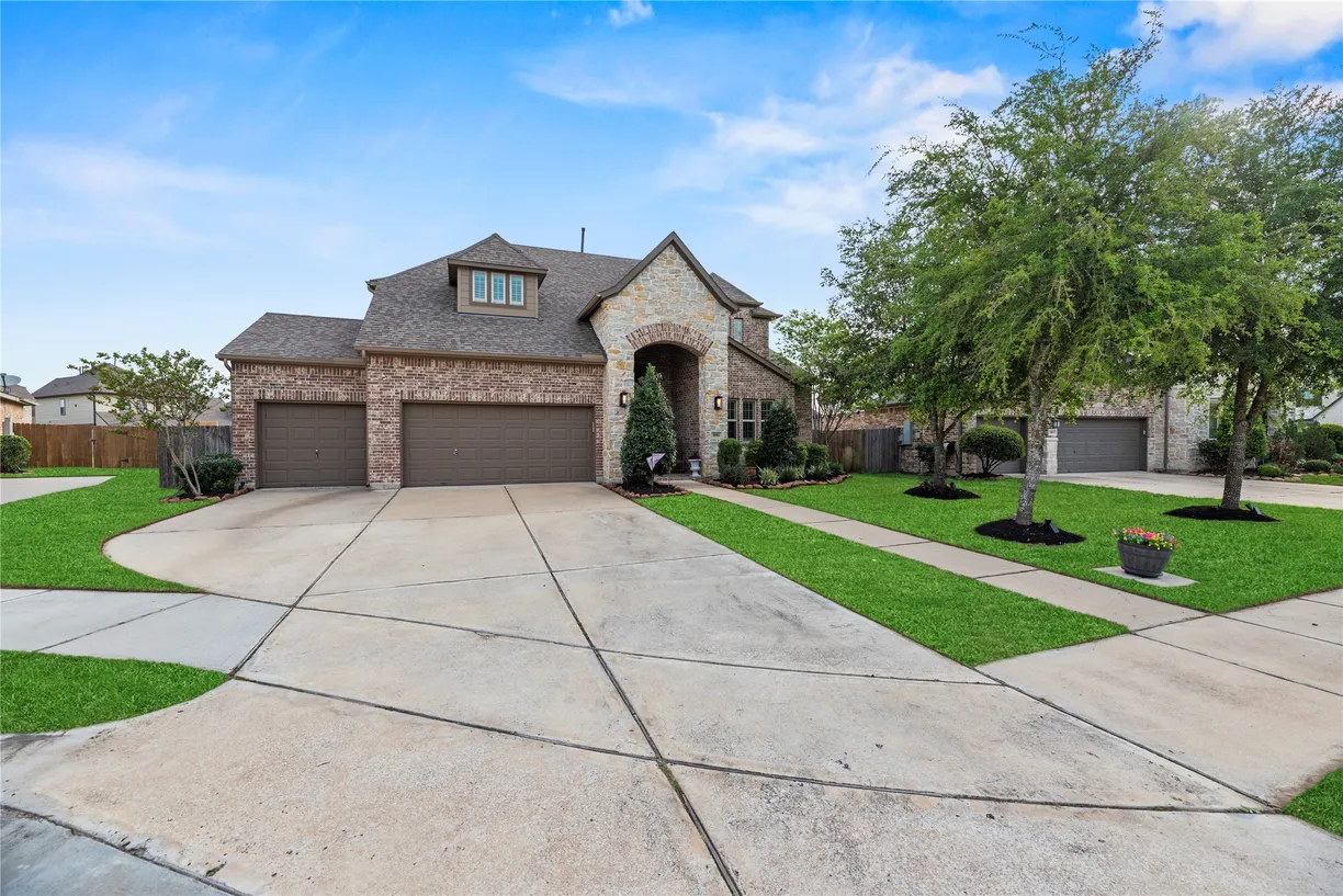Houston Real Estate | View 5911 Diamond Shadow Court | Listing