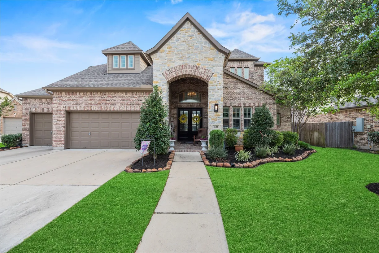 Houston Real Estate | View 5911 Diamond Shadow Court | 4 Beds, 3 Baths