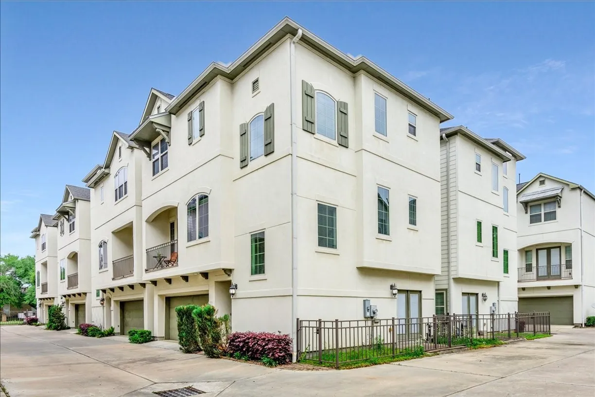 Houston Real Estate | View 8227 Cambridge Street | 3 Beds, 3 Baths