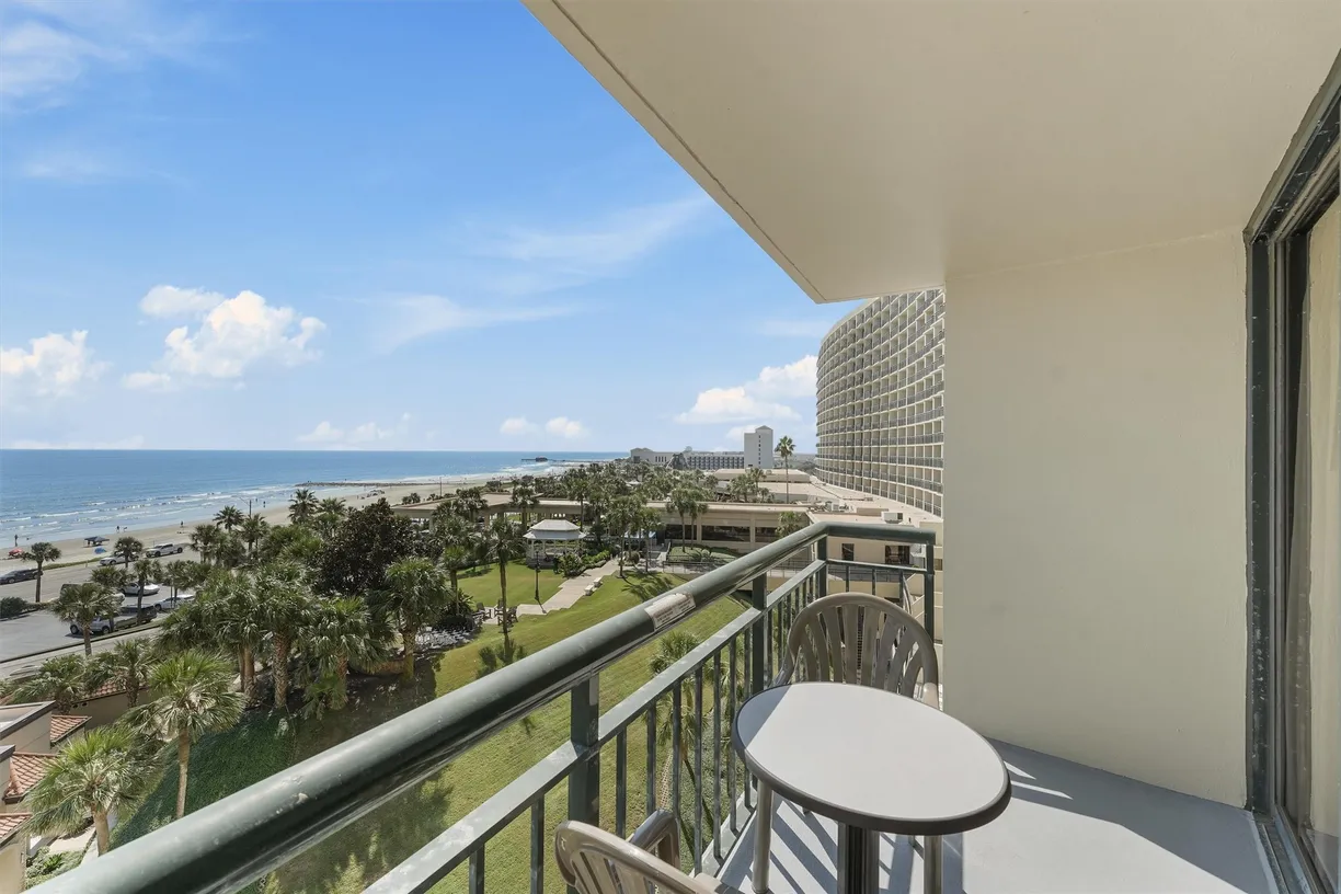 Houston Real Estate | View 5220 Seawall Boulevard, 738D | 1 Bed, 1 Bath