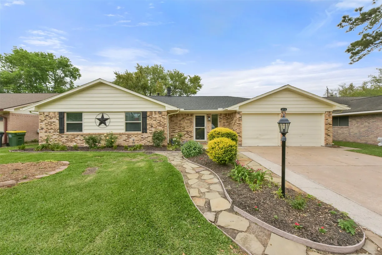 Houston Real Estate | View 2714 Shady Creek Drive | 4 Beds, 2 Baths