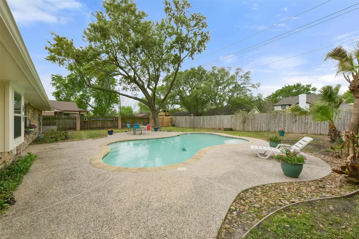 Houston Real Estate | View 2714 Shady Creek Drive | Listing