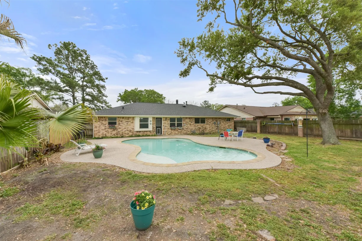 Houston Real Estate | View 2714 Shady Creek Drive | Listing